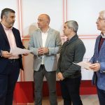 Josele González junto a otros miembros del grupo socialista.