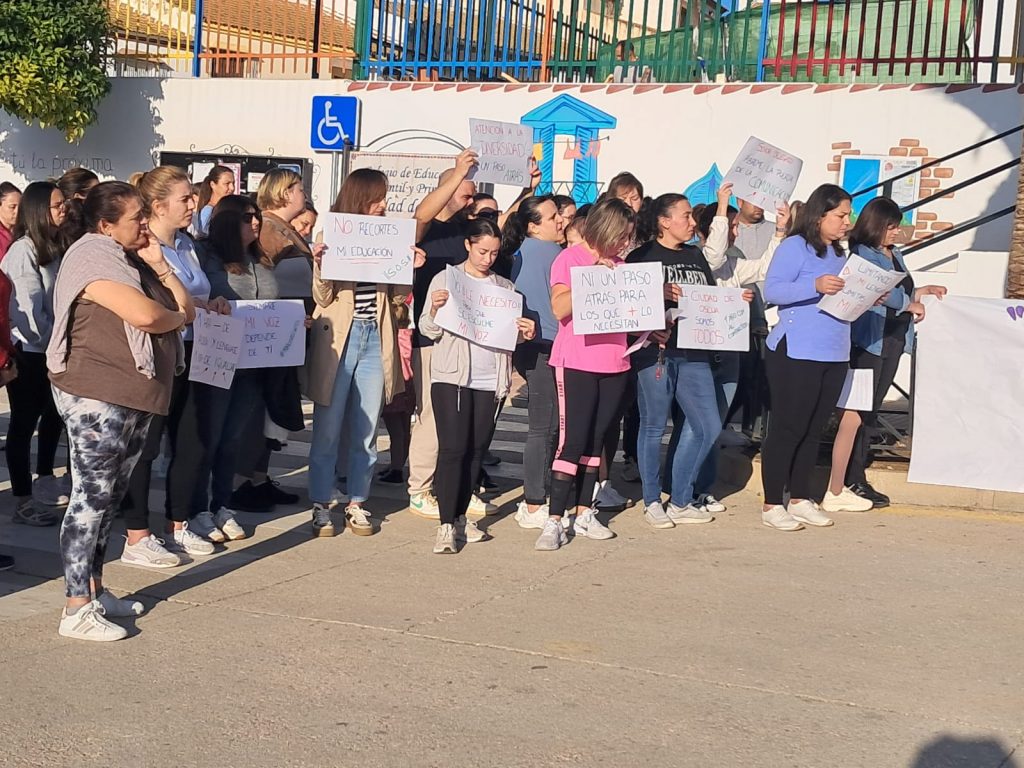 Protestas frente al centro educativo en VV de la Concepción