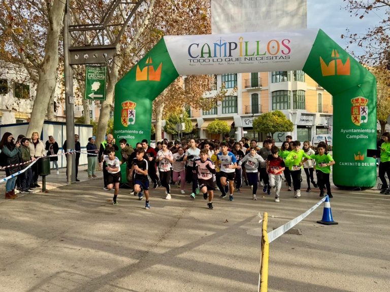 El Parque José María Hinojosa se llena de deporte y espíritu navideño con una multitudinaria carrera en Campillos