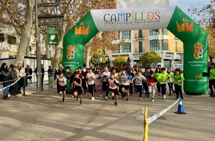 El Parque José María Hinojosa se llena de deporte y espíritu navideño con una multitudinaria carrera en Campillos