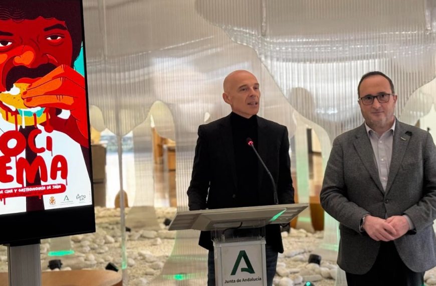 El delegado de Cultura de la Junta, José Ayala; y el director de la muestra, Francisco Quintero.