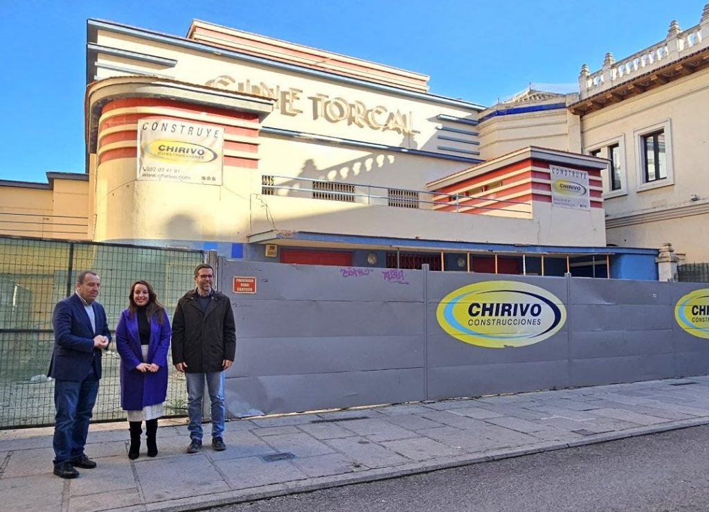 El Grupo Municipal Socialista se reúne en las obras del Teatro Torcal