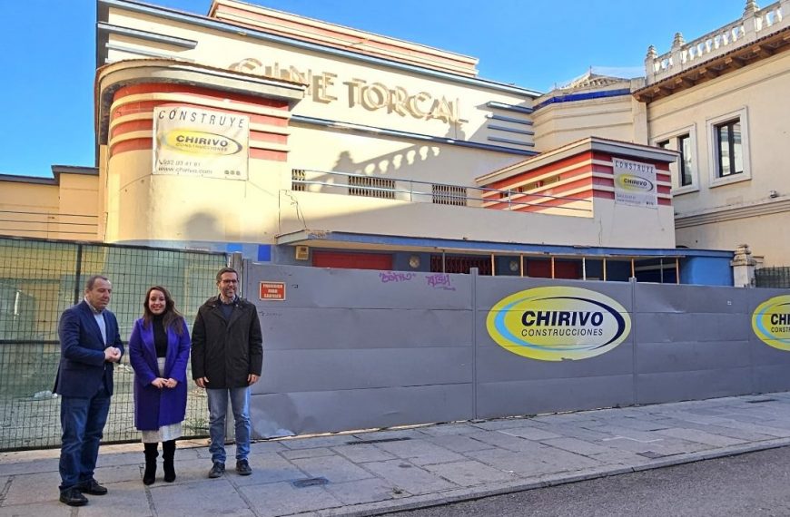 El Grupo Municipal Socialista se reúne en las obras del Teatro Torcal