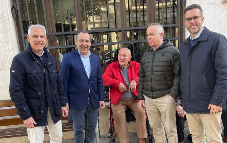 El PSOE denuncia la subida del 2,4% en el servicio de comedor para las personas mayores