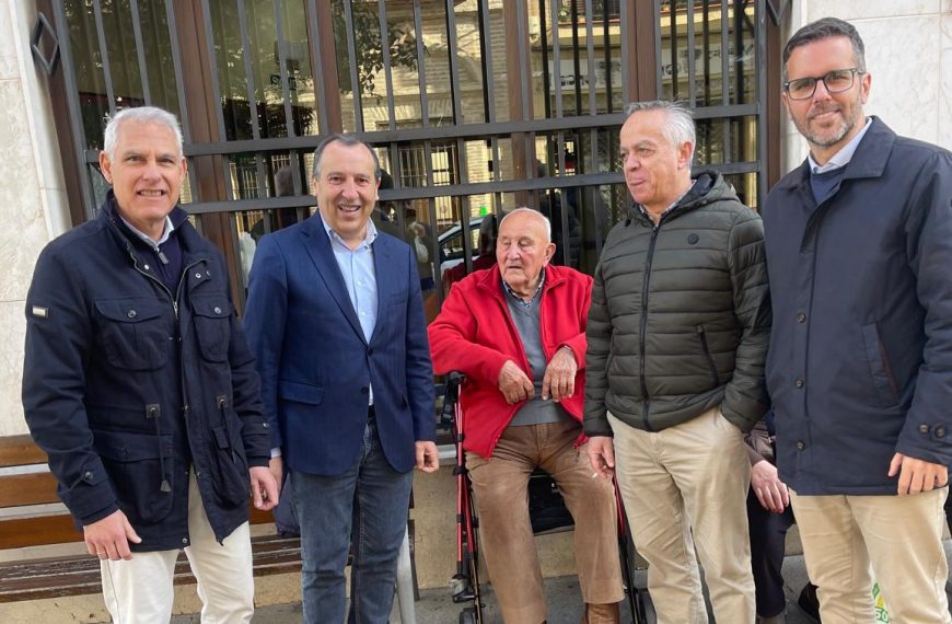 El PSOE denuncia la subida del 2,4% en el servicio de comedor para las personas mayores