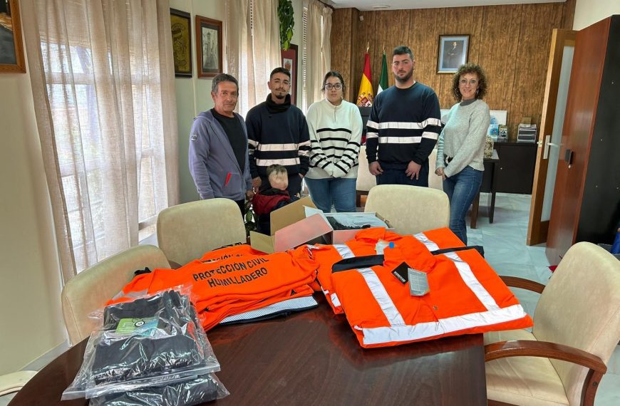 Entrega de los uniformes en Humilladero.