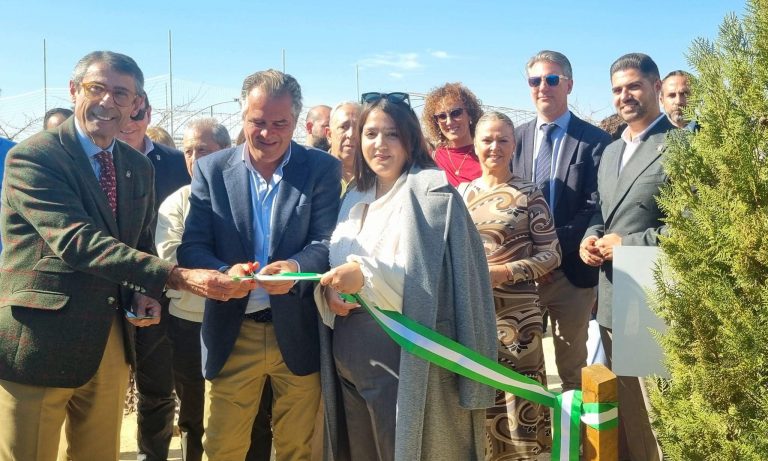 Auxi Gámez, alcaldesa de Humilladero, en el momento de la inauguración.