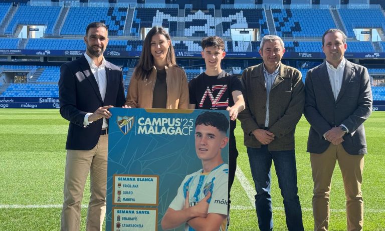 Momento de la presentación en La Rosaleda.