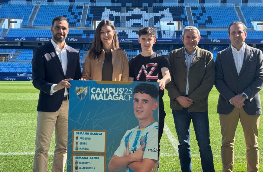 Momento de la presentación en La Rosaleda.