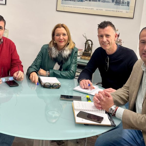 Manuel Lara, José María Molina y María Rosa Morales en un momento de la reunión.