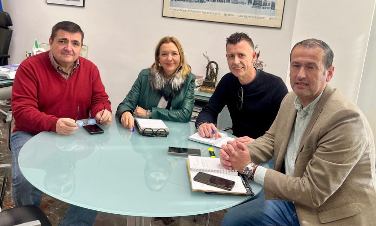Manuel Lara, José María Molina y María Rosa Morales en un momento de la reunión.