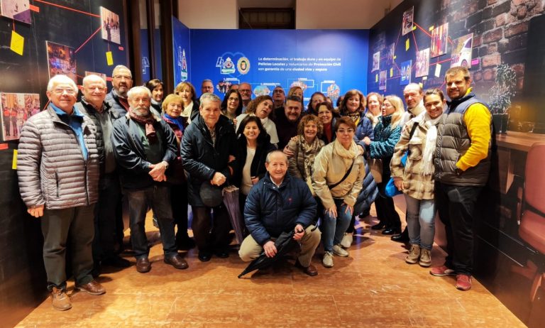 Fotografía y seguridad: una muestra fotográfica conmemora el trabajo de Protección Civil y Policía Local en Antequera
