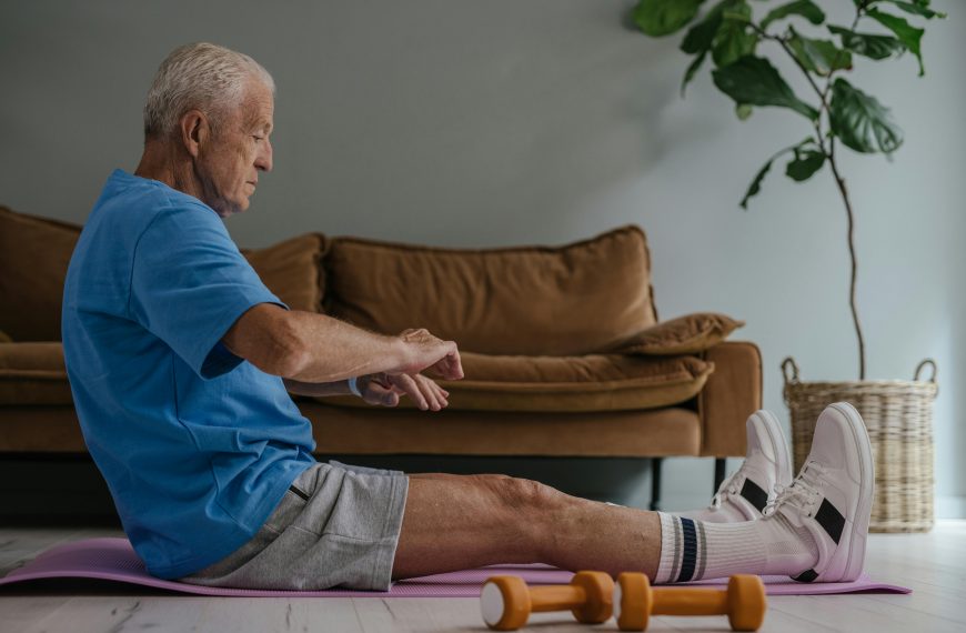 Cuevas Bajas promueve el bienestar físico y mental para personas mayores de 67 años