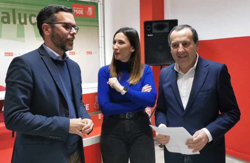 Kiko Calderón, Mari Nieves Ramírez y José Luis Ruiz Espejo en un momento de la rueda de prensa.