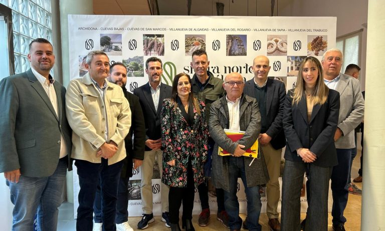 Foto de familia de los participantes.