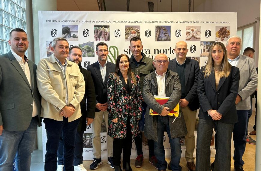 Foto de familia de los participantes.