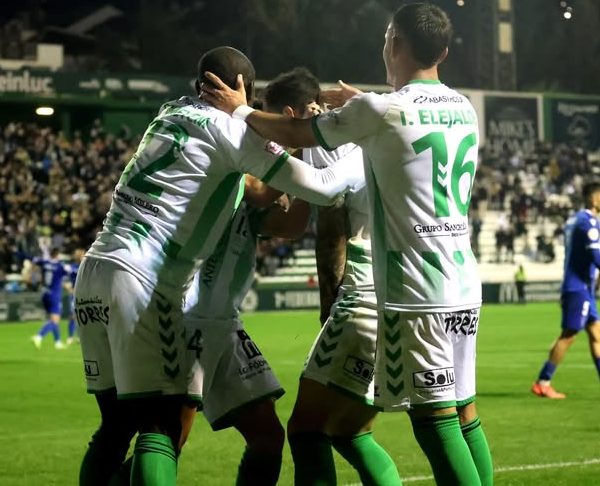 El Antequera busca su tercera victoria seguida y soñar con el liderato ante un Yeclano en apuros