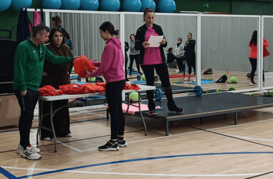 El Ayuntamiento de Humilladero continúa apoyando el deporte local con nuevas entregas de material deportivo