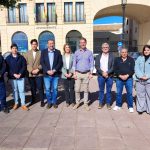 Los alcaldes de los distintos municipios delante del Ayuntamiento de Mollina.