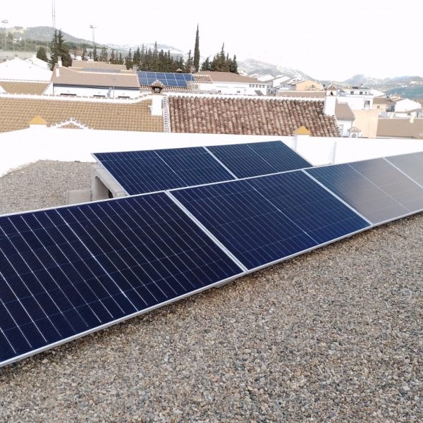 Villanueva de la Concepción apuesta por la energía limpia en sus centros educativos