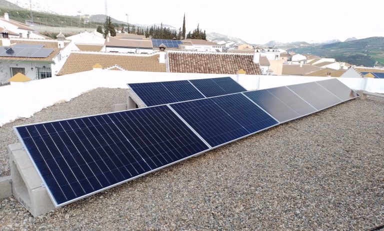 Villanueva de la Concepción apuesta por la energía limpia en sus centros educativos