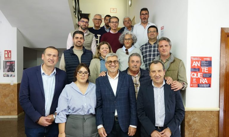 Representantes socialistas de la comarca de Antequera junto a Josele Aguilar.