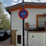 Cuevas Bajas reordena el tráfico en la urbanización Buenavista con nueva señalización