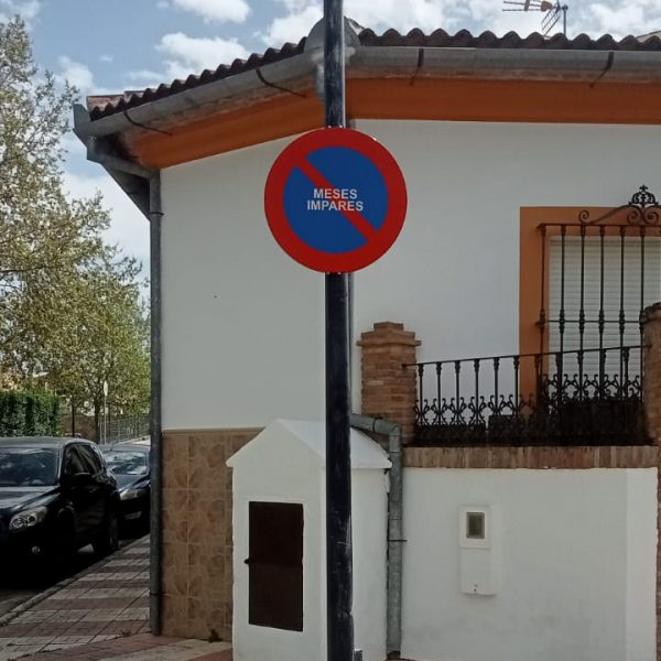 Cuevas Bajas reordena el tráfico en la urbanización Buenavista con nueva señalización