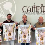 Momento de la presentación del cartel en Archidona.