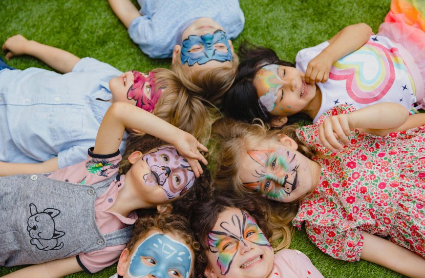 Niños caras pintadas.