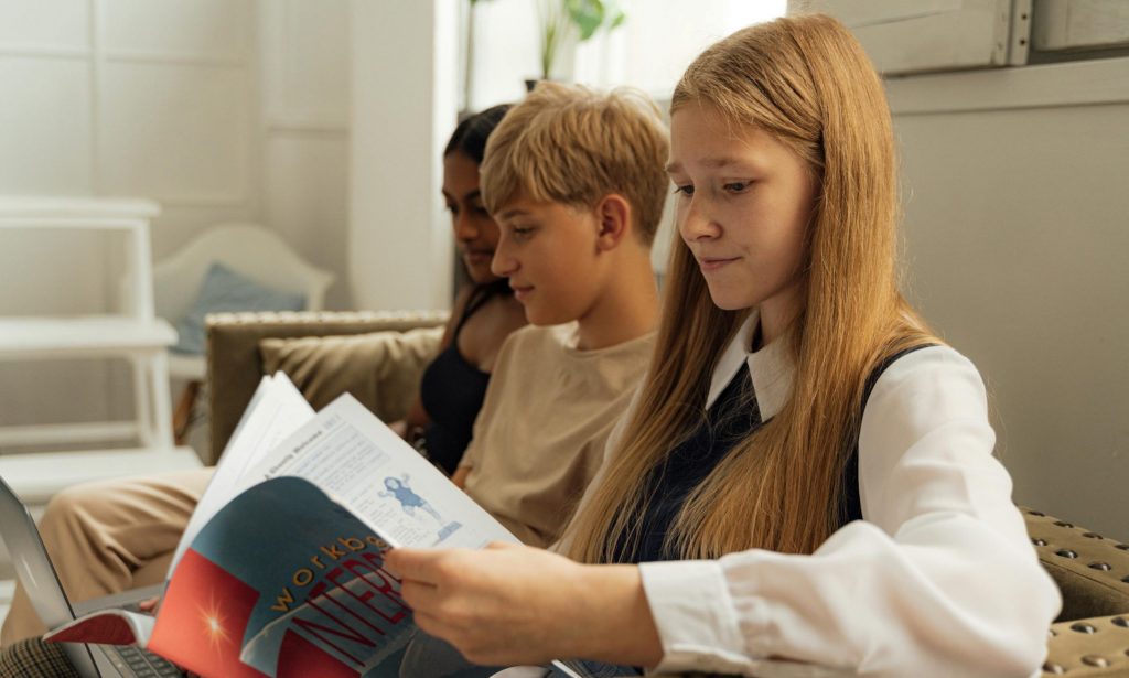Jóvenes Leyendo