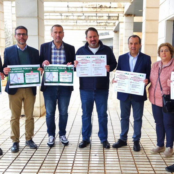 El grupo municipal socialista comparece ante el Hospital de Antequera.
