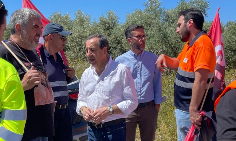 El PSOE de Antequera apoya las reivindicaciones de los trabajadores de la UTE Recogida de Envases Ligeros y se suman a su “marcha lenta”