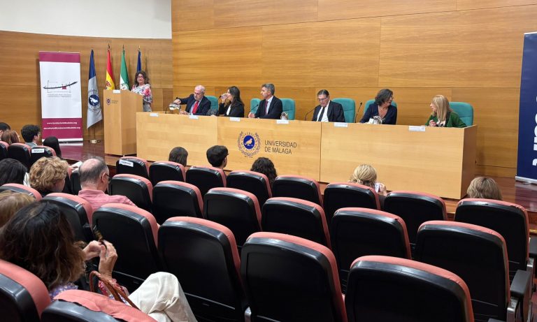 La Fundación Andaluza de Estudios Financieros premia el esfuerzo y el talento universitario da una lección magistral inolvidable de la mano de Julio Banacloche