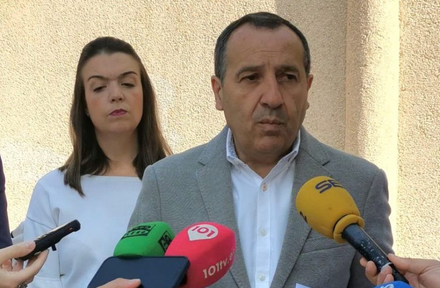 El PSOE denuncia desde Antequera el bloqueo de más de 900 rutas de autobús en Andalucía