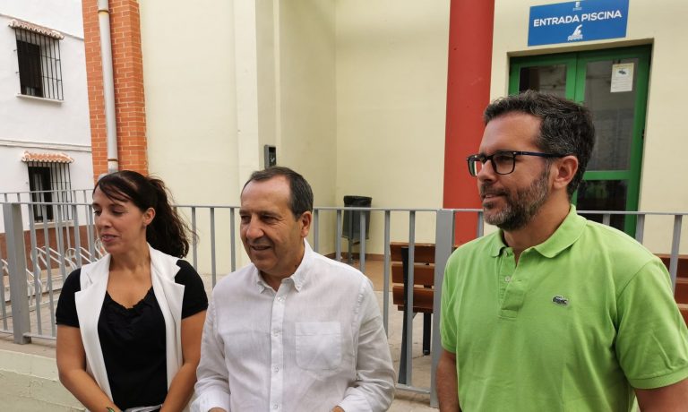 El PSOE de Antequera denuncia el «caos» en la gestión de la piscina municipal y exige soluciones urgentes