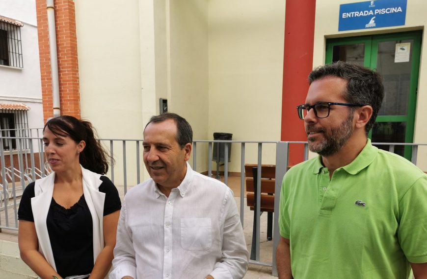 El PSOE de Antequera denuncia el «caos» en la gestión de la piscina municipal y exige soluciones urgentes