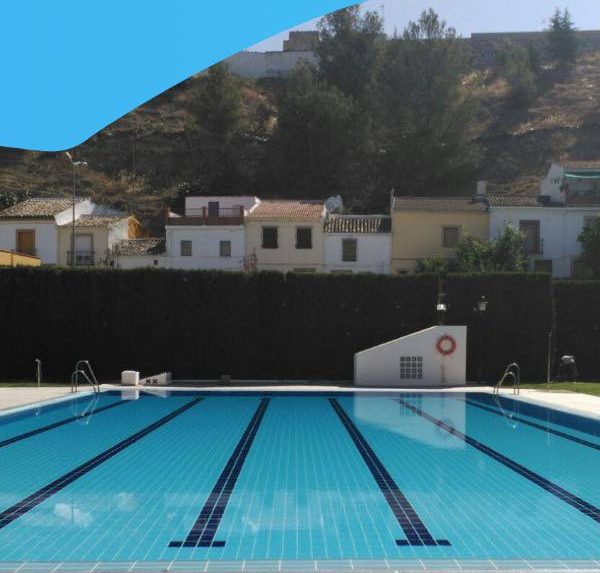 Cuevas Bajas inauguró la temporada de verano con la apertura de su Piscina Municipal