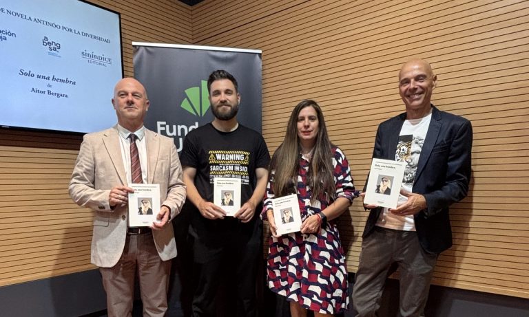 Aitor Bergara recibe el II Premio de Novela Antinoo por la Diversidad