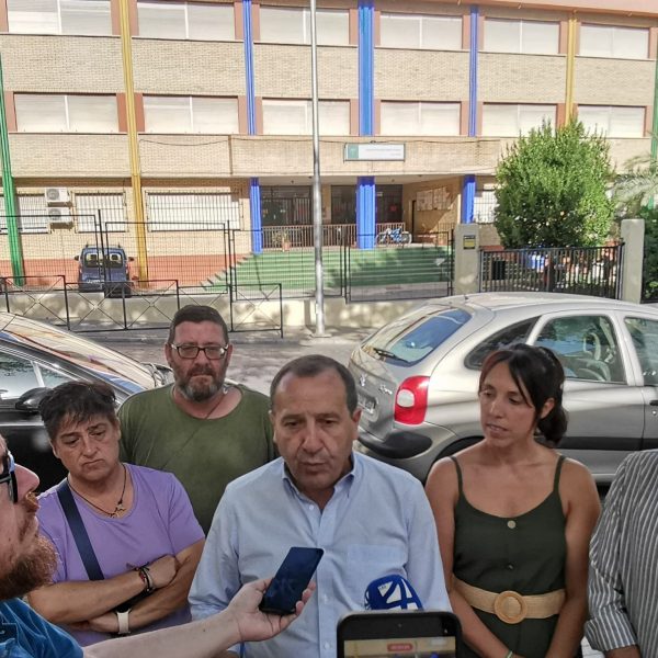 Ruiz Espejo respalda al AMPA del León Motta y pide más recursos para una educación inclusiva