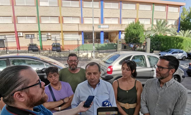 Ruiz Espejo respalda al AMPA del León Motta y pide más recursos para una educación inclusiva