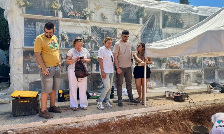 Avanzan con éxito los trabajos de exhumación en las fosas comunes de Campillos