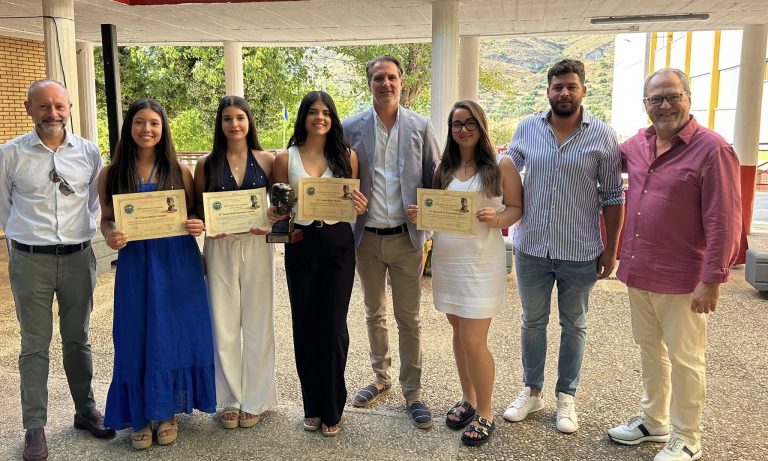 Cuatro alumnas de Mollina son reconocidas por su excelencia académica en el IES José María Fernández
