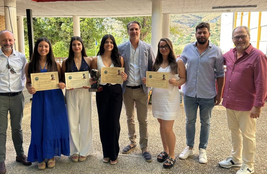 Cuatro alumnas de Mollina son reconocidas por su excelencia académica en el IES José María Fernández