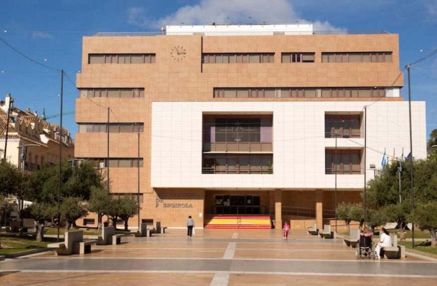 El PSOE de Fuengirola rechaza la contratación de detectives para vigilar a empleados municipales de baja