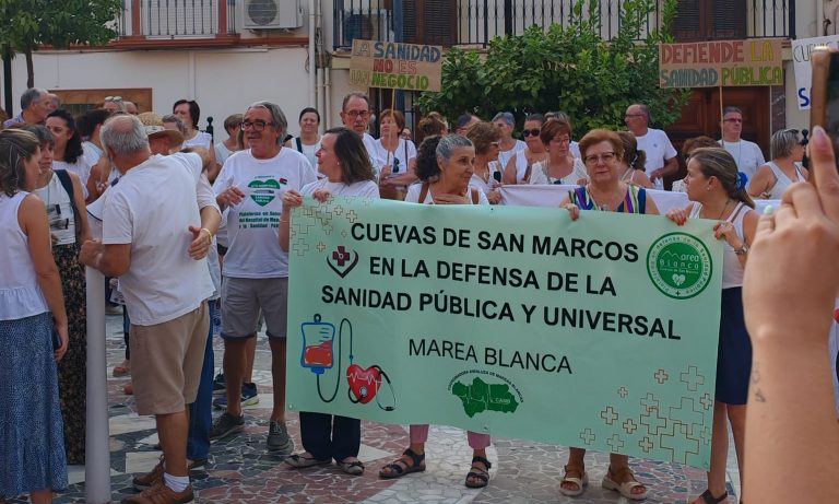 Cuevas de San Marcos clama por la Sanidad Pública en una manifestación multitudinaria