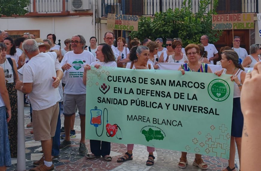 Cuevas de San Marcos clama por la Sanidad Pública en una manifestación multitudinaria