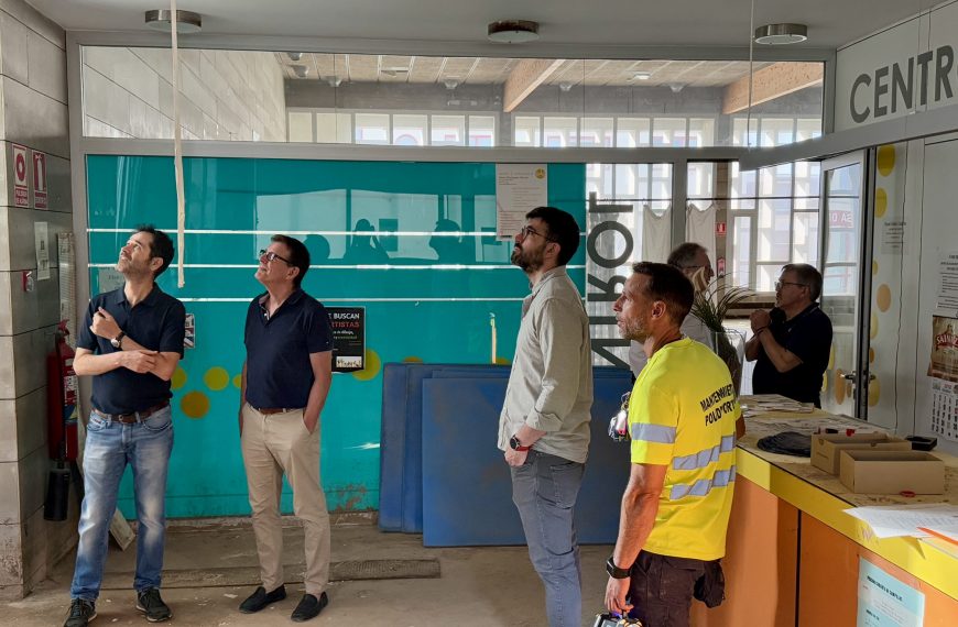 Campillos adjudica la reforma de la piscina cubierta municipal