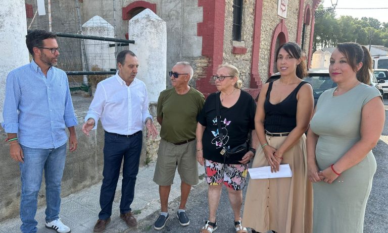 El PSOE de Antequera denuncia plagas de cucarachas y obras paralizadas en el barrio de Veracruz