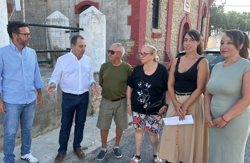 El PSOE de Antequera denuncia plagas de cucarachas y obras paralizadas en el barrio de Veracruz